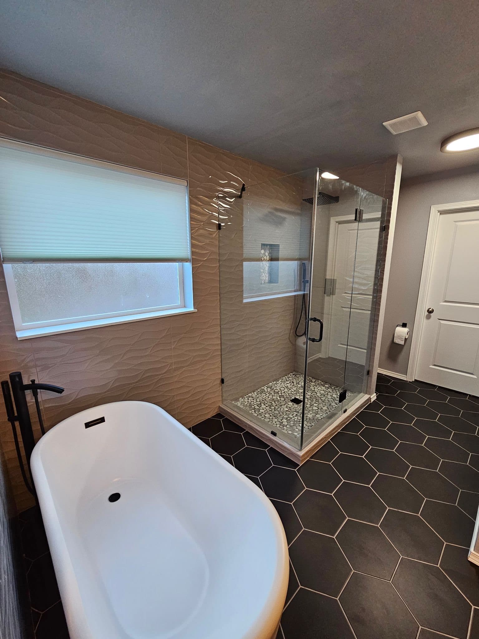 Bathroom Remodel Seattle Modern Design photo 2 in Seattle