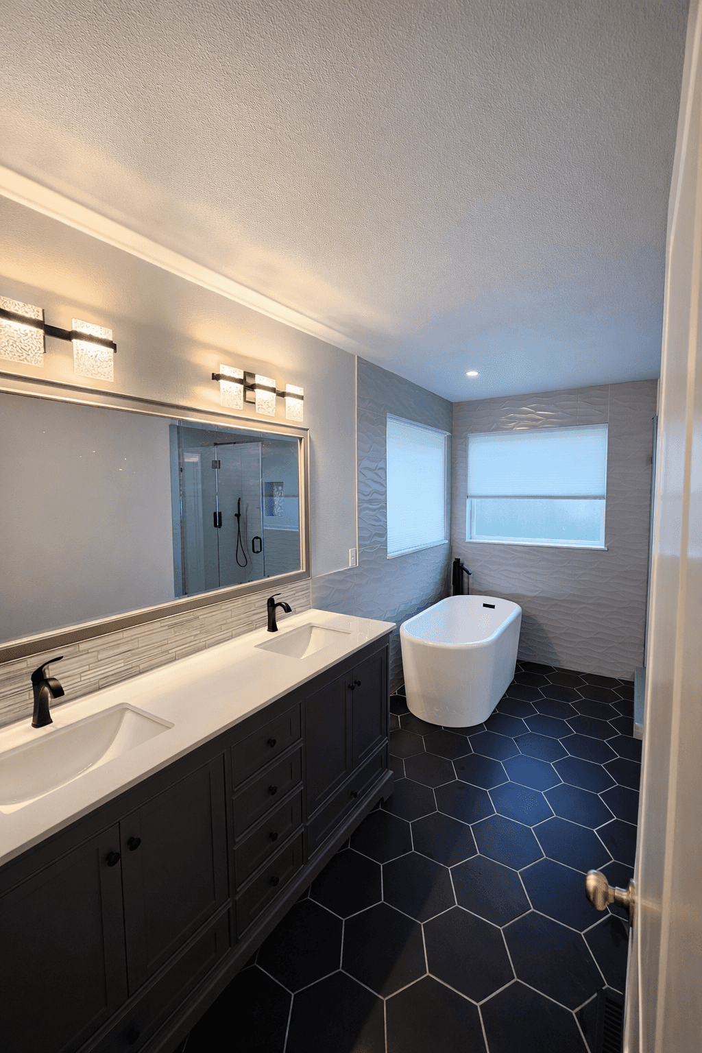Bathroom Remodel Seattle Modern Design project photo 1 in Seattle