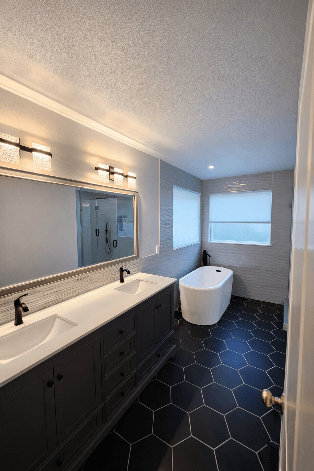 Bathroom Remodel Seattle Modern Design photo 1 in Seattle